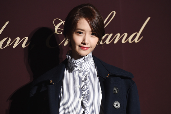 [PIC][29-11-2016]YoonA tham dự sự kiện "160th Anniversary BURBERRY 'THE TALE OF THOMAS BURBERRY'" tại Seoul Flagship Store vào tối nay 2016112920303367736_1