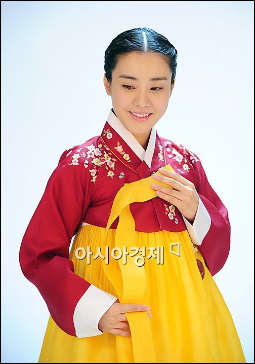 [02.10] Les stars portant le Hanbok pour célébrer Chuseok 2009092815013501216_3