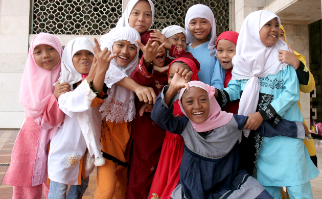  'Istočni vjetar' 10 je puta brži od zvuka i uništavat će nosače zrakoplova - Page 4 Rsz_muslim_girls_at_istiqlal_mosque_jakarta-630x390