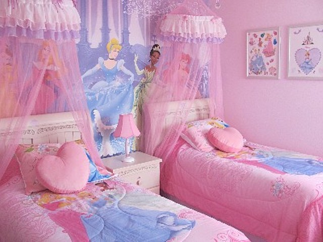 غرفة نومي هي قصري الخاص Disney-Princess-Bedroom-21