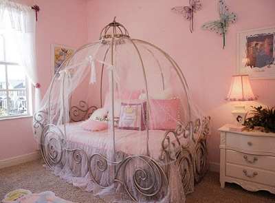 غرفة نومي هي قصري الخاص Cinderella-coach-bed-princess-theme-bedrooms