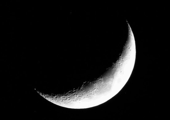 கண்னை கவரும் சந்திர உதயமும் மறைவும்  Crescent-moon