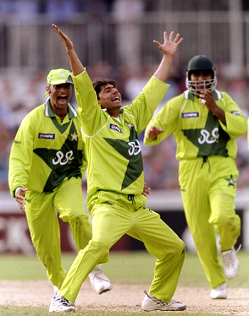 Lara Cup|| 5th FEBRUARY|| Match 3: Upsurging Hawks v Nebula || Time: 10:30 PM IST - Page 5 Saqlain-Mushtaq-of-Pakistan-took-hat-trick-in-1999-World-Cup