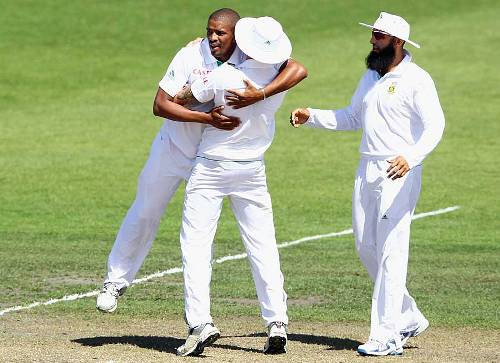 Time Pass CS - Page 16 Vernon-Philander-continued-his-phenomenal-success-in-Tests-finishing-with-10-wickets-i