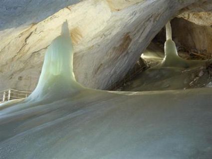 Mesta na Zemlji sa vanzemaljskim izgledom Eisriesenwelt-ice-caves_1822
