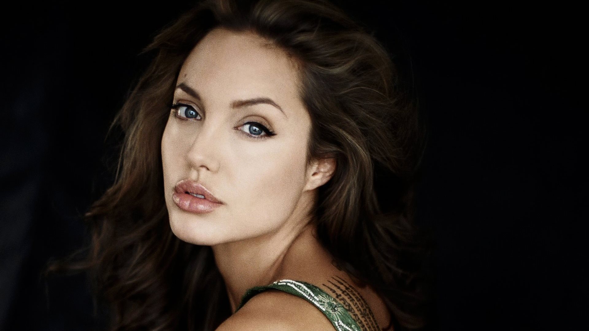 Día 23 del calendario de adviento - Canjeo de premios Angelina-Jolie-2014-hd-wallpapers