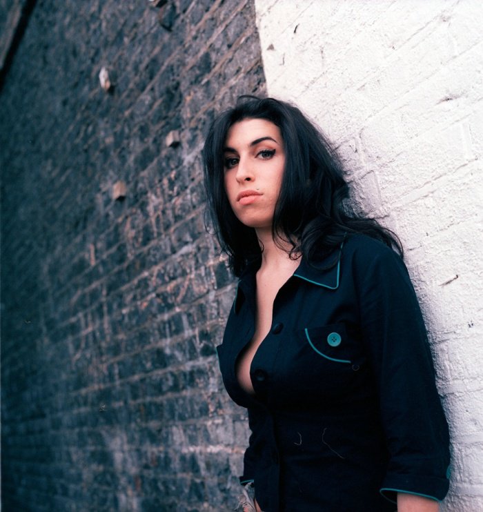 Tus fotos favoritas de los dioses del rock, o algo - Página 4 Amy_Winehouse_12