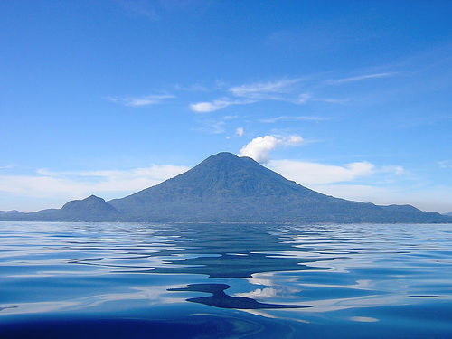 CONOZCAMOS UN POCO LAS AMÉRICAS....QUE SON 3 Y MUY HERM0SAS - Página 3 Lago-de-atitlan