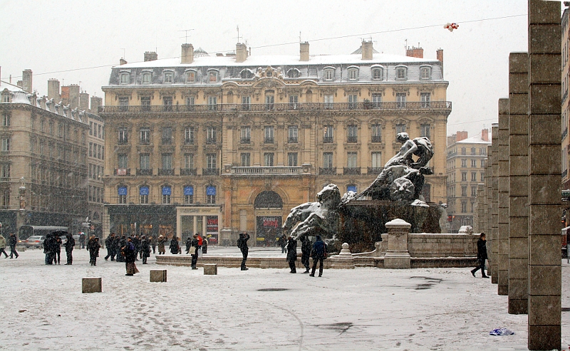 sale temps sur la place des Terreaux Corterre