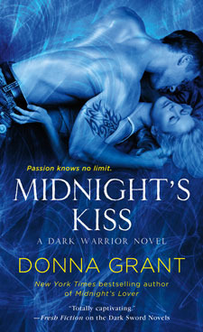 Dark Warriors - Tome 5 : Midnight's Kiss de Donna Grant 16034227