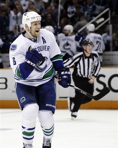 Canucks move one step closer to Finals with 4-2 win Ap-201105221622589364660