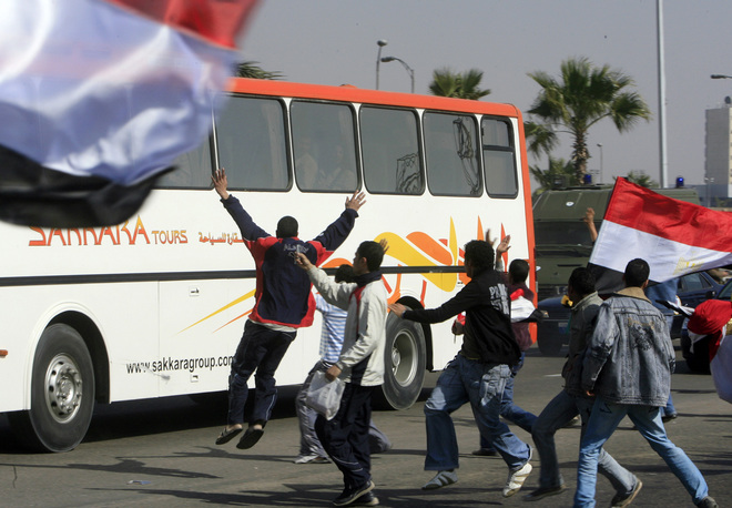   !! (   ) 628dd3a2cd31365c7218cf820689f572-getty-fbl-afr2008-egypt-team-arrival