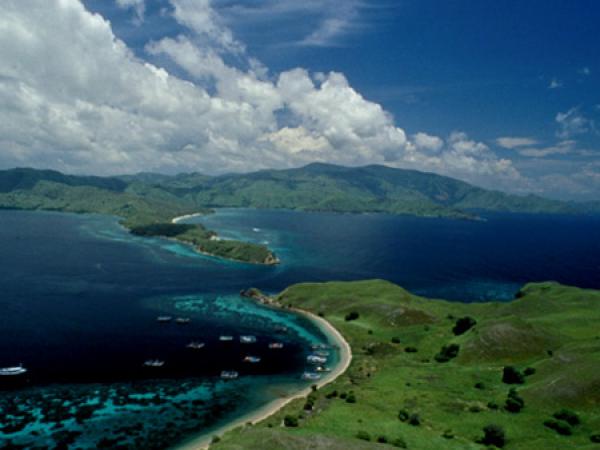 Indonesia’s Komodo National Park Komodo_island