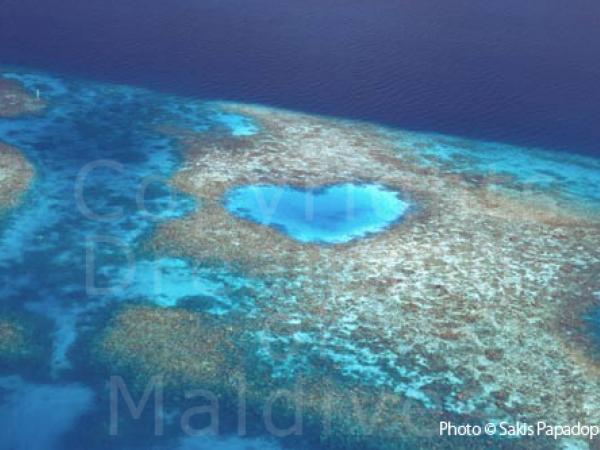 Islands of the Maldives Recif%20forme%20de%20coeur%20Maldives