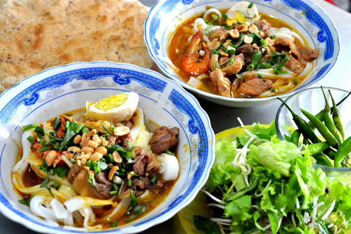 Bỏ túi những kinh nghiệm du lịch Đà Nẵng tự túc 2018 Da-nang-cuisine-mi-quang-noodles