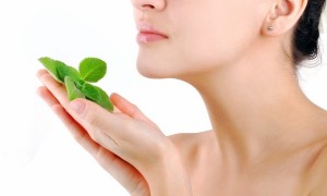 The Fat-Burning “Sniff Trick”: How Mint, Banana, and Apple Scents Boost Fat Loss Woman-sniffing-mint-300x180