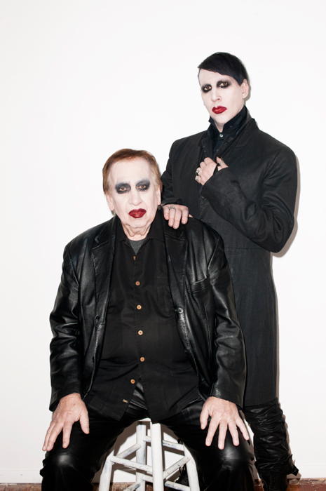 Marilyn ⚡️ Manson (el tópic del Reverendo) - Página 3 Marilyn-Manson-and-dad-by-Terry-Richardson