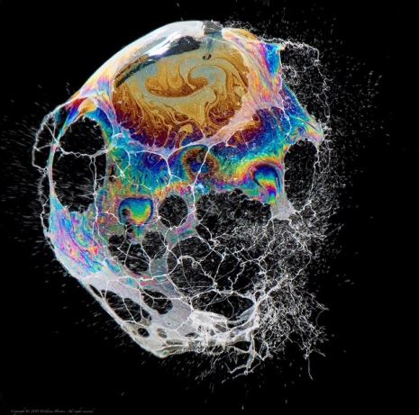 Soap bubbles become psychedelic works of art  Aftermathp0wuealksjdljasd_465_461_int