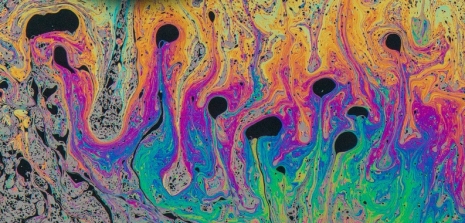 Soap bubbles become psychedelic works of art  Lookingintothevoidpawefaksdjflkjj.pg_465_223_int