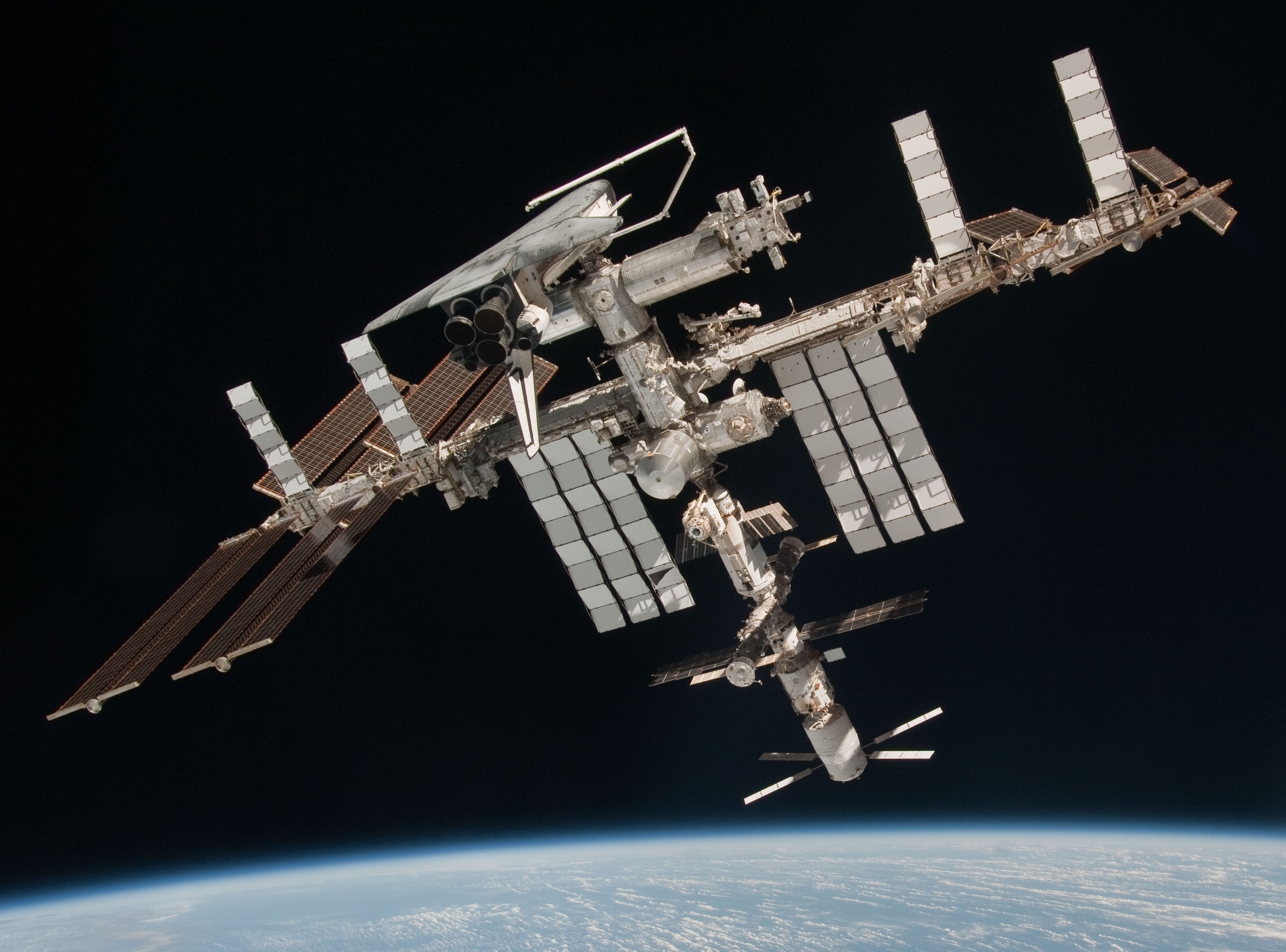 La ISS durará de momento hasta 2024 International-space-station-iss-with-shuttle-endeavour-2011-05-23