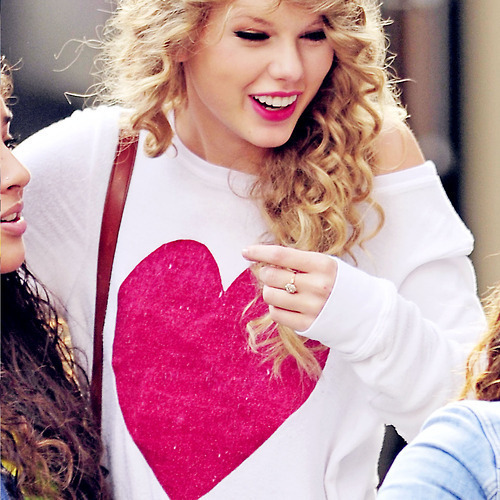 Taylor Swift proglašena ženom godine Blooms-girl-gorgeous-heart-pink-Favim.com-180035_large