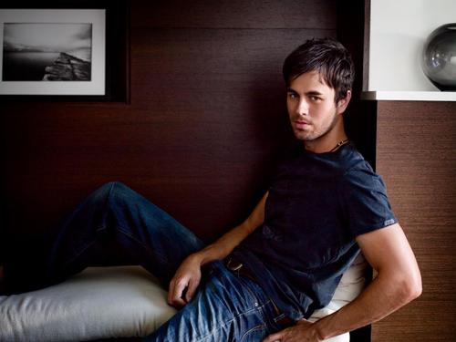 صور Enrique Iglesias 382611_10150364918628124_19061333123_8420349_126877801_n_large