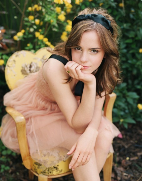 سجل حضورك بصورة تحكي شعورك - صفحة 6 Emma-watson3_large