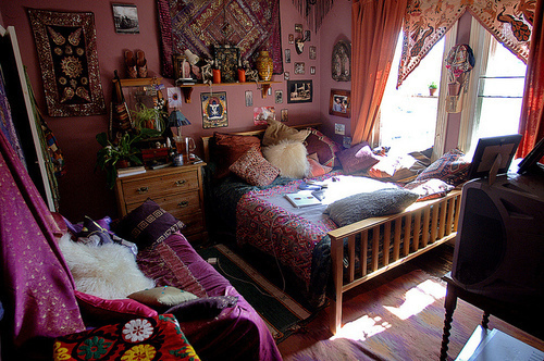 Dormitorio de Ellie. Bed-bedroom-colors-hippie-room-Favim.com-319800_large