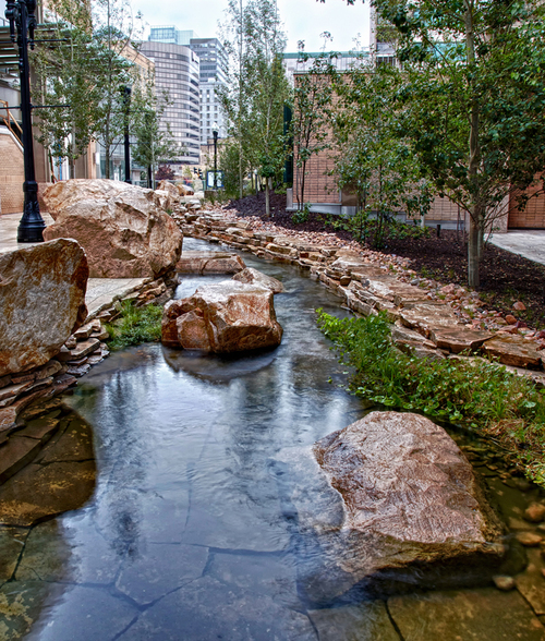 Реката край музея  CityCreekCenter-creek_large