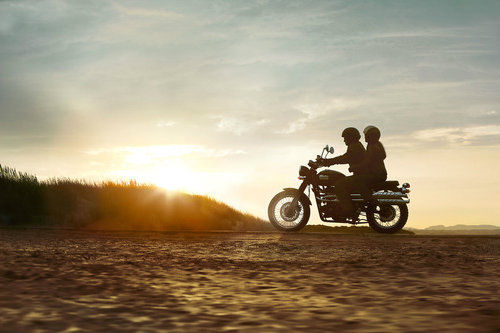 Entre la vida y la muerte [Jacob Black & Tú] - Página 3 Guy_and_girl_riding_motorbike_with_sunset-1_large