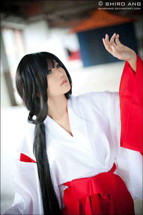 Actividad: Qué cosplay te gustaría hacer ? Kikyo_by_irrevocable_passion-d4l9lvx_large