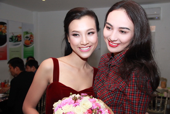 Á hậu Miss Photo Hoàng Oanh lần đầu ra mắt mẹ trong tiệc cảm ơn Aa_16