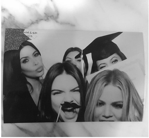 Les tweets des personnages secondaires de MiaMendez et ShaynaMartinez <3 - Page 6 Kylie-kendalls-graduation-party