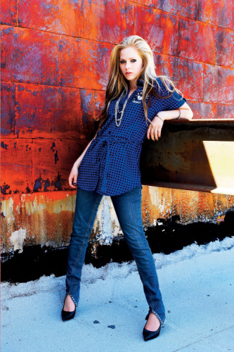 Avril Lavigne 80793-4c823-28381452-m549x500