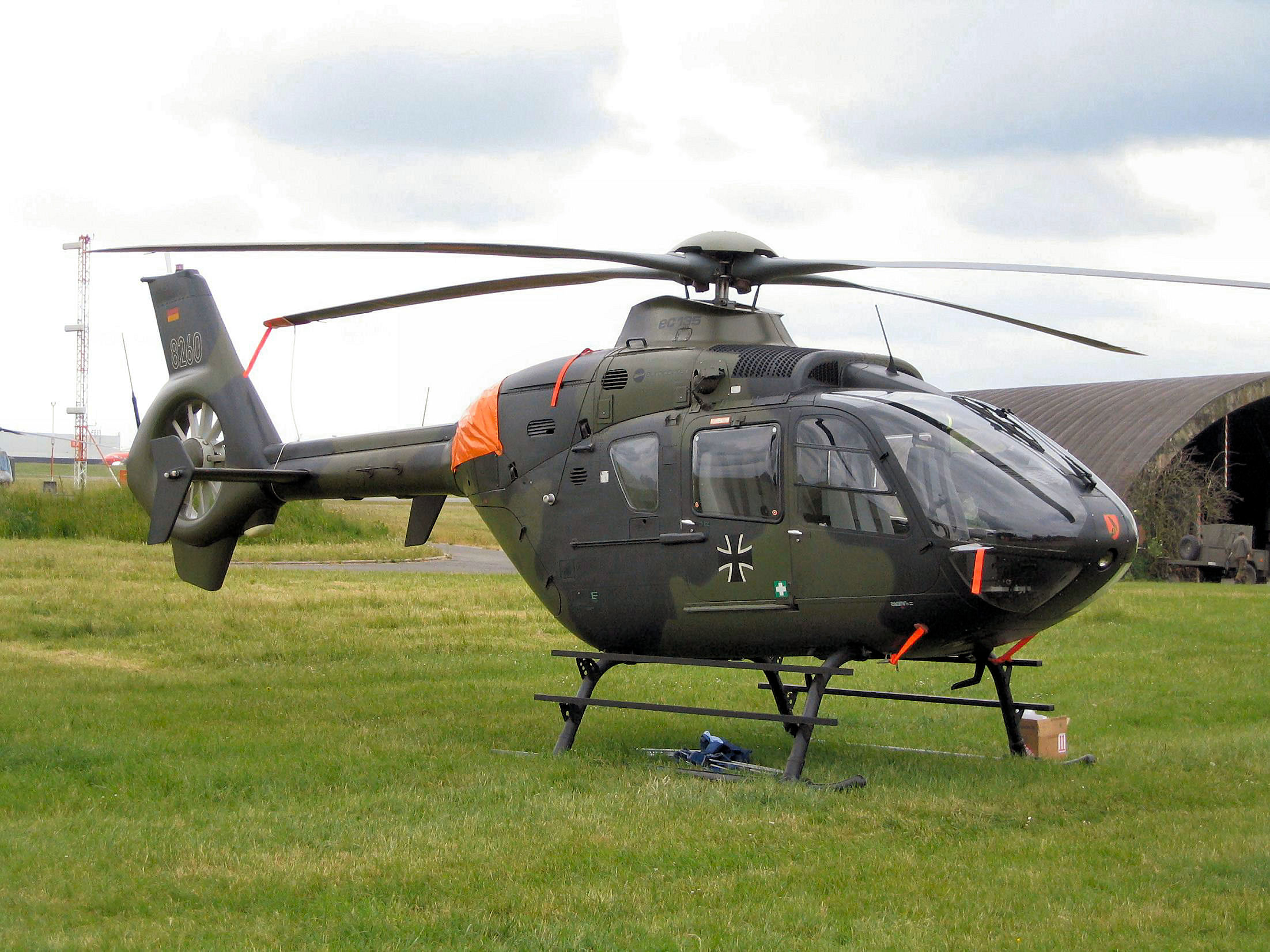 Eurocopter EC135  ( helicóptero civil bimotor consorcio ) Ec_135_3_of_3