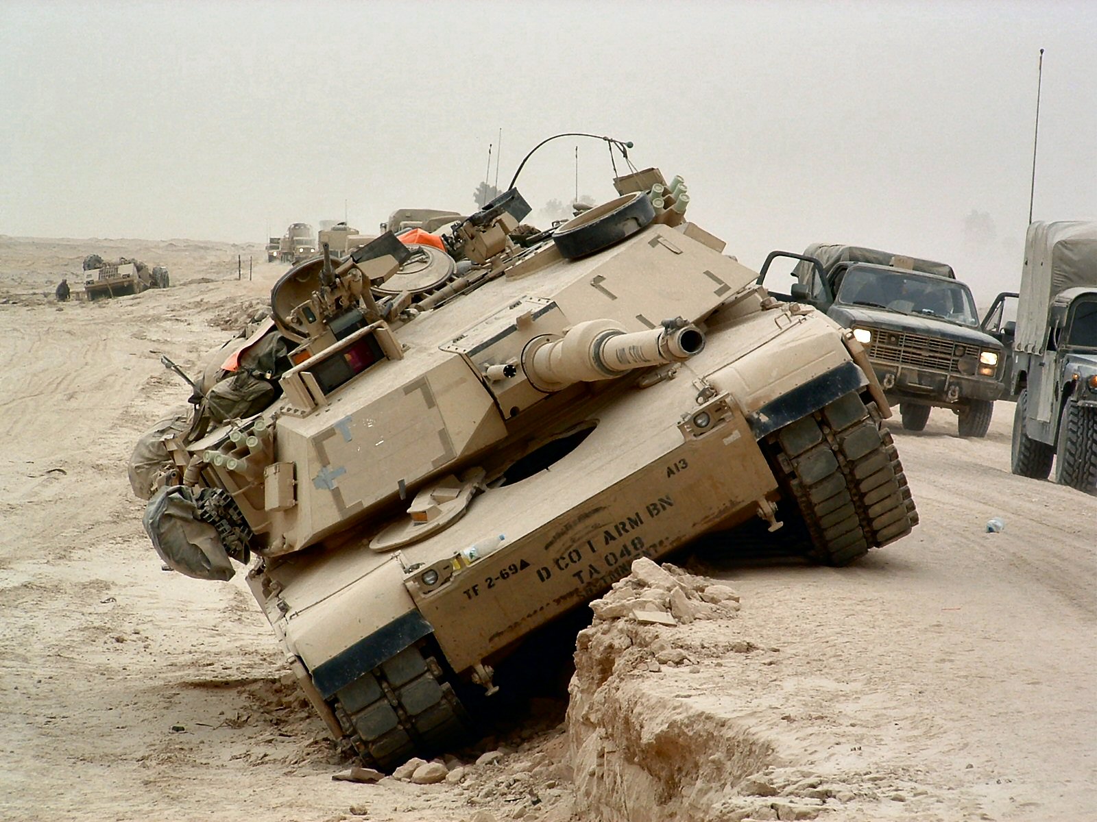 الدبابة الأولى في العالم M1 Abrams M1_abrams_39_of_55