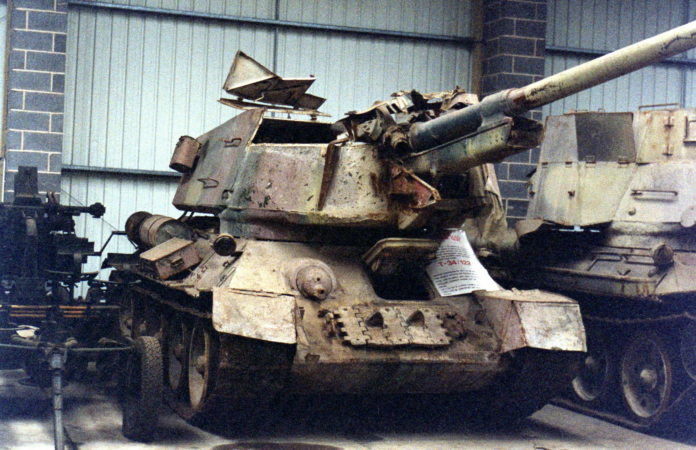 صائدة الدبابات المصرية t-100 - صفحة 2 T-34_100_egypt_07_of_46