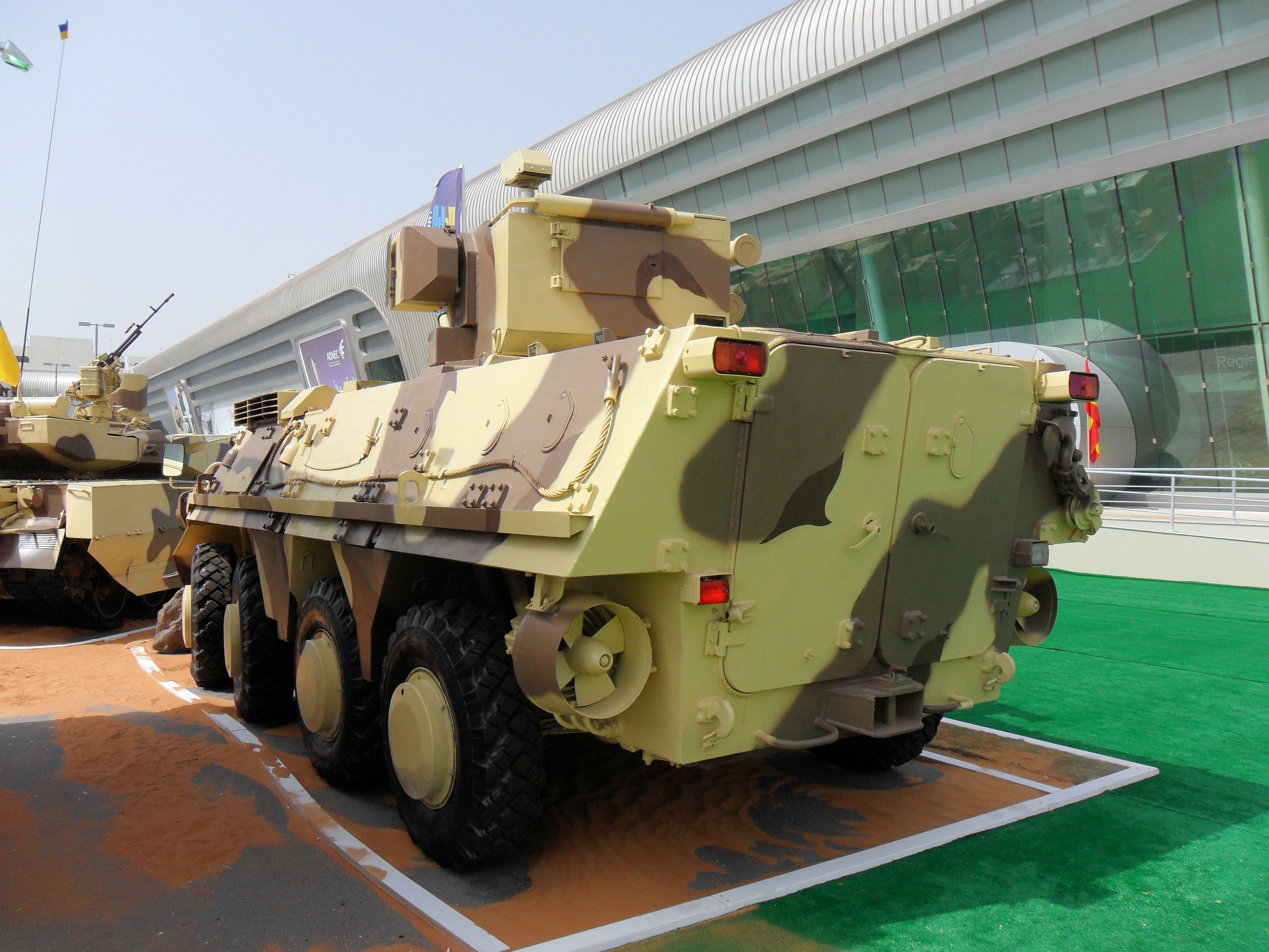 Armée Ukrainienne Btr-4_05_of_11