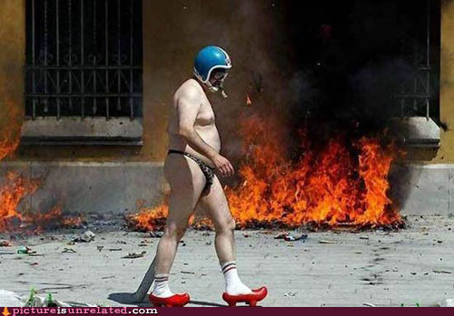 Post de photos ou la seule chose tu te dis c'est : WTF ?? 81f6e_wtf_pics-fireman