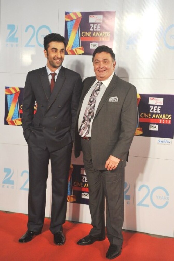 حصريا ألبوم كامل لصور نجوم بوليوود في Zee Cine Awards 2013 ~ 39p3su10avtxf7hd.D.0.Ranbir-Kapoor-with-dad-Rishi-Kapoor-at-ZEE-CINE-AWARDS-2013-at-YRF-Studios-in-Mumbai--3-
