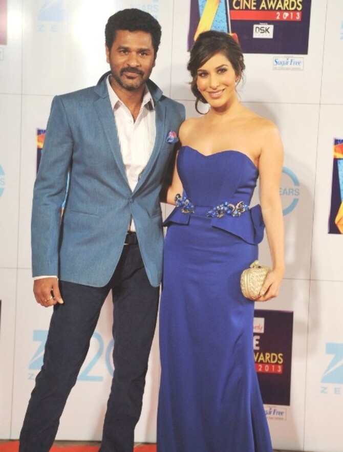 حصريا ألبوم كامل لصور نجوم بوليوود في Zee Cine Awards 2013 ~ 4bgy8hxq4wj4uobh.D.0.Prabhu-Deva-with-Sophie-Choudhary-at-ZEE-CINE-AWARDS-2013-at-YRF-Studios-in-Mumbai