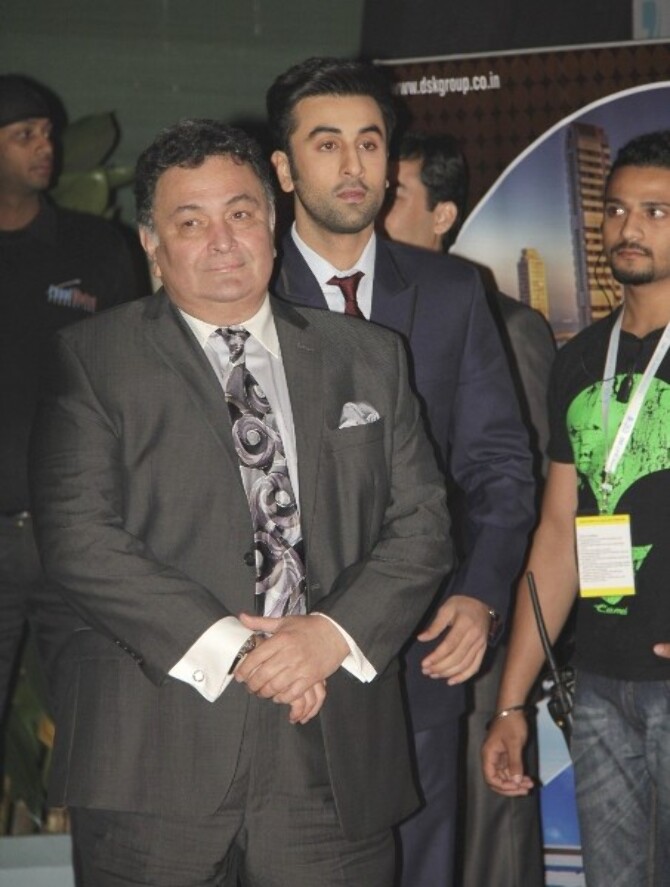 حصريا ألبوم كامل لصور نجوم بوليوود في Zee Cine Awards 2013 ~ Lvkmtyrqkv28rm0v.D.0.Ranbir-Kapoor-with-dad-Rishi-Kapoor-at-ZEE-CINE-AWARDS-2013-at-YRF-Studios-in-Mumbai--1-