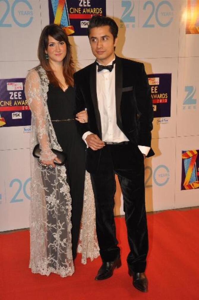 حصريا ألبوم كامل لصور نجوم بوليوود في Zee Cine Awards 2013 ~ Bwosykp4kiues8lm.D.0.Pakistani-actor-Ali-Zafar-at-ZEE-CINE-AWARDS-2013-at-YRF-Studios-in-Mumbai