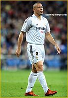 اجمل صور الملك رونالدو الظاهرة RONALDO_20050423_GH_L