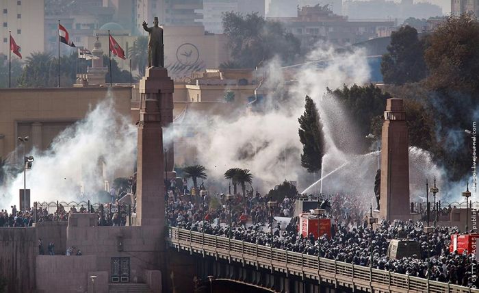 எகிப்து போராட்டம் - புகைப்படங்கள்! Protests_in_egypt_02