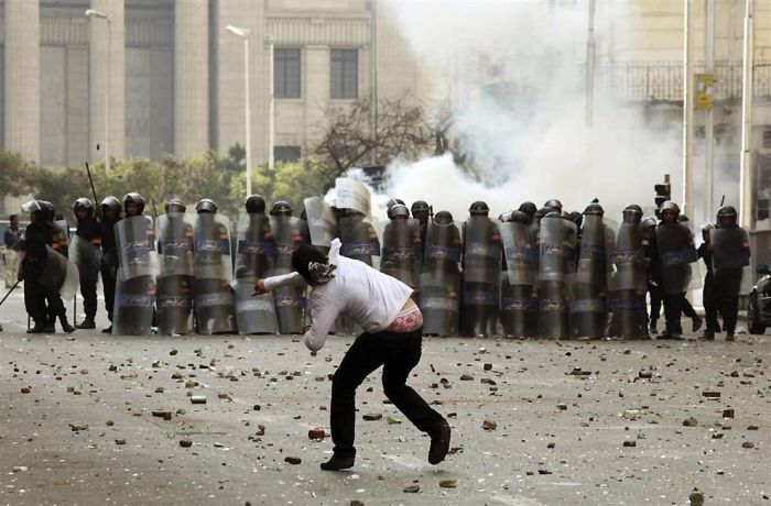 எகிப்து போராட்டம் - புகைப்படங்கள்! Protests_in_egypt_07