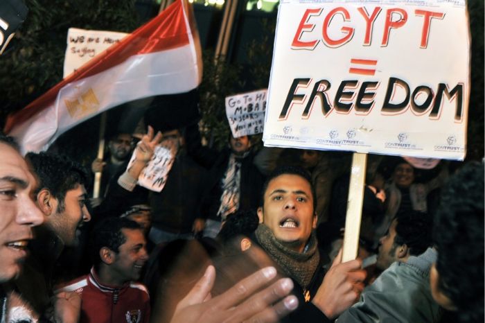 எகிப்து போராட்டம் - புகைப்படங்கள்! - Page 2 Protests_in_egypt_20