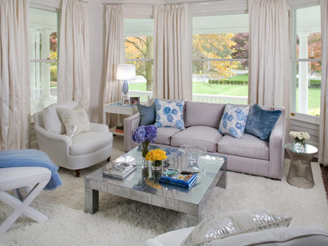 ديكورات روعة White-livingroom-silver-blue-accents