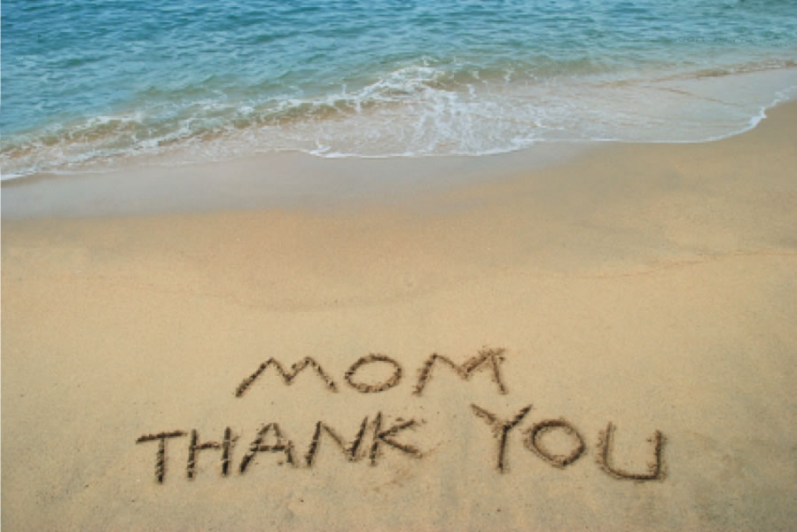 Tự học qua những câu chuyện ý nghĩa trong cuộc sống Thank-you-mom-in-sand