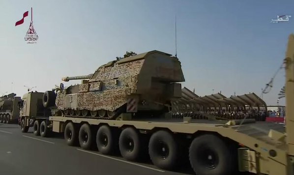 استعراض الجيش القطري ......ديسمبر 2015  PzH-2000-155-mm-self-propelled-howitzer-during-Qatar-National-Day-2015-1